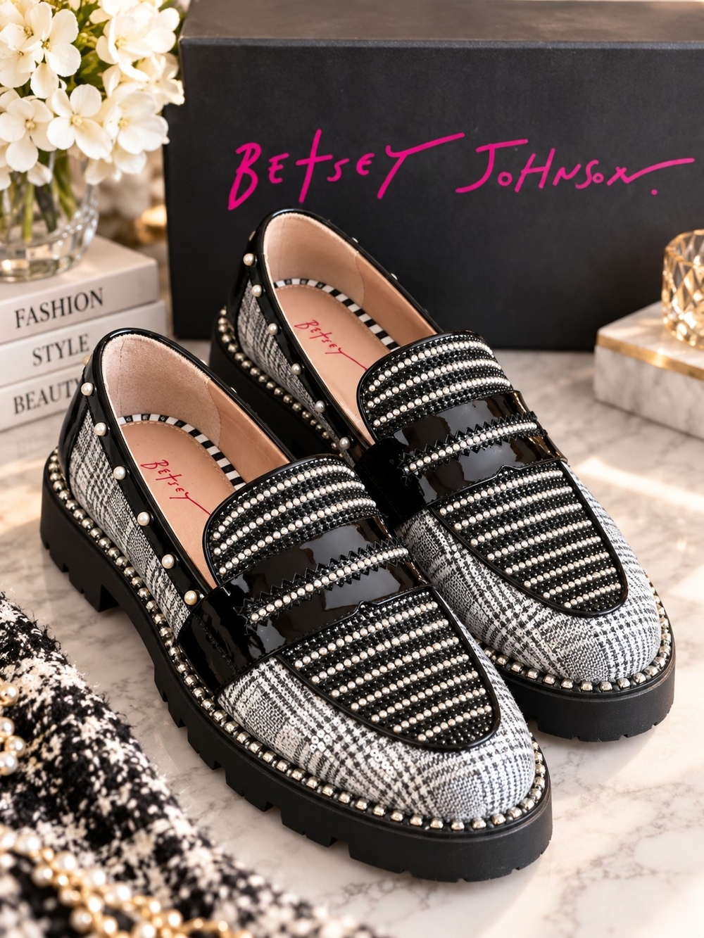 1x Betsey Johnson Darian Plaid Rhinestone Pearl Loafers Size 9